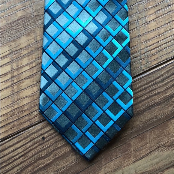 Bundle of three men's neckties - Picture 3 of 5